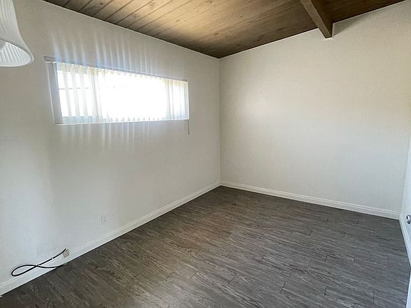 4th image of 734 Loma Ave APT 14