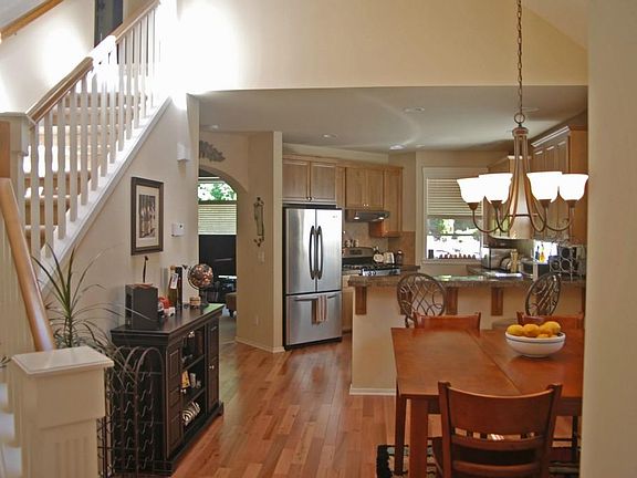 3rd image of 2526 Larchmount Dr NE
