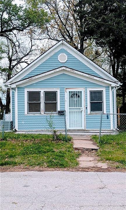 1st image of 3121 Delavan Ave