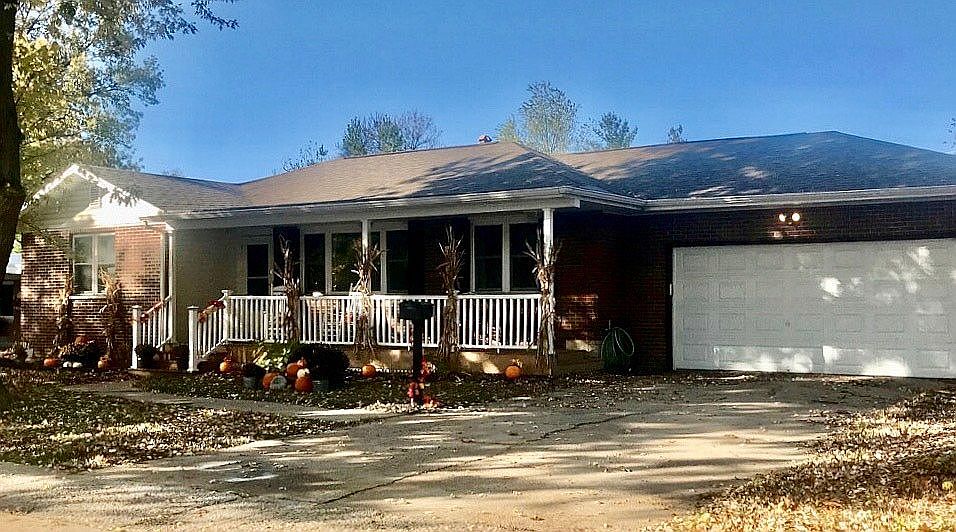 2nd image of 3719 Fairoaks Dr