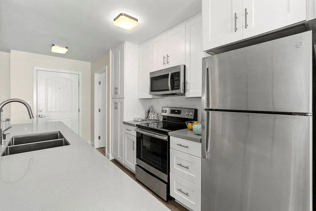 Parkway Terrace Apartments — Photo 4