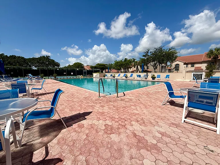 7922 Sandy Pointe Dr — Photo 47