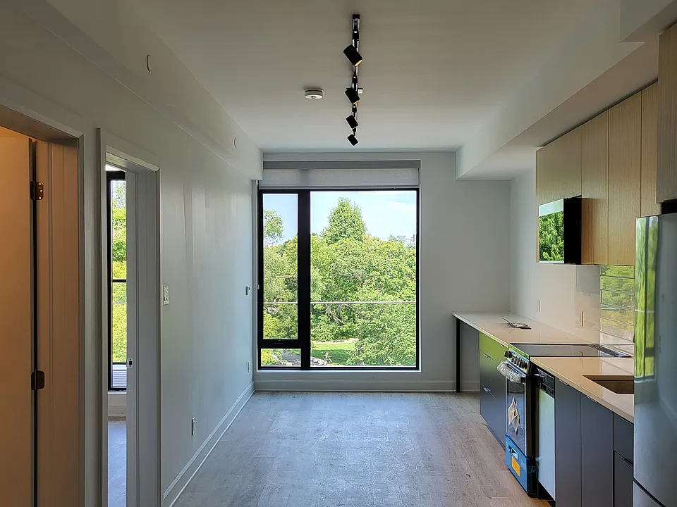 444 Bronson Ave