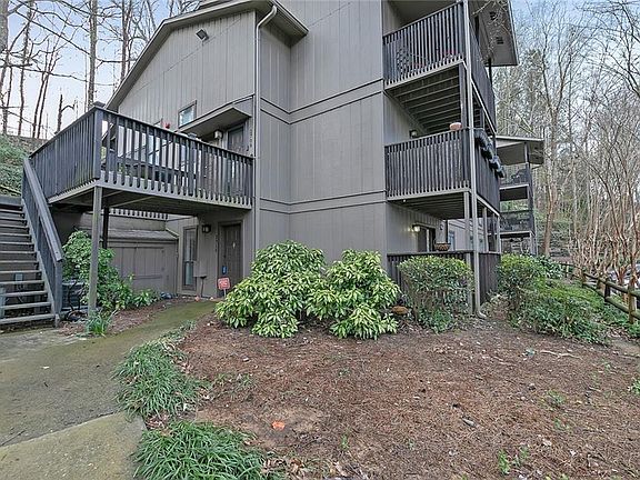 2nd image of 2710 Cumberland Ct SE