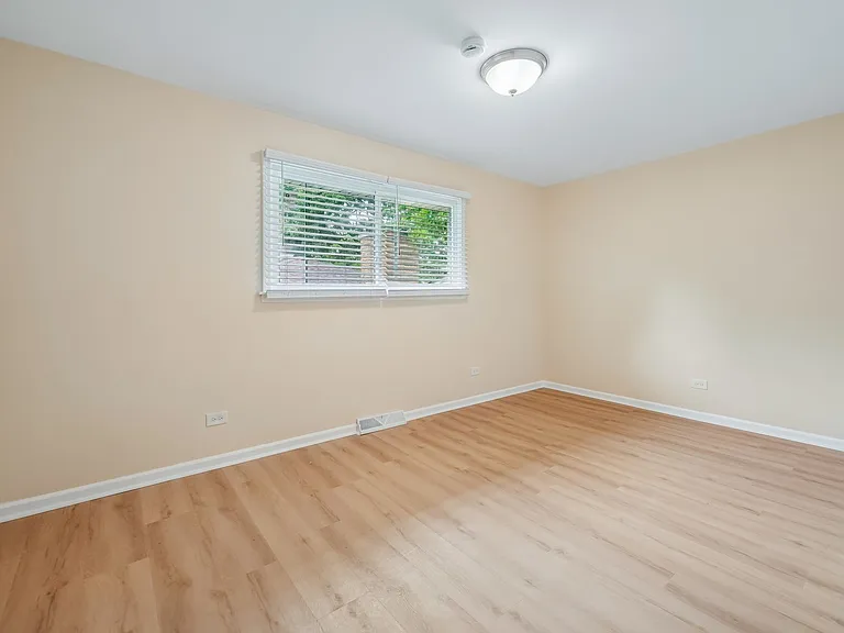 5112 Main St — Photo 11