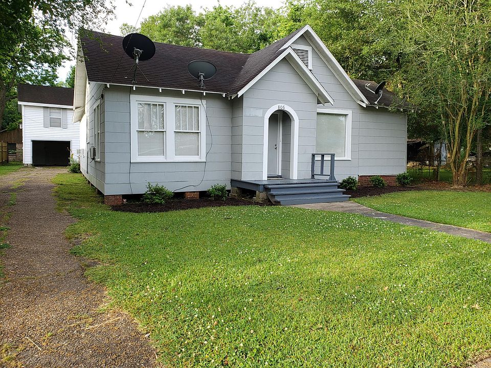 1st image of 806 Live Oak St