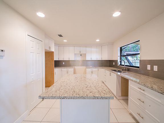 4th image of 9531 SW 148 Avenue Cir E