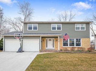 2718 N Kennicott Ave, Arlington Heights, IL 60004