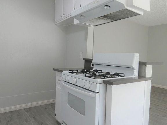 5th image of 1600 Orizaba Ave #4