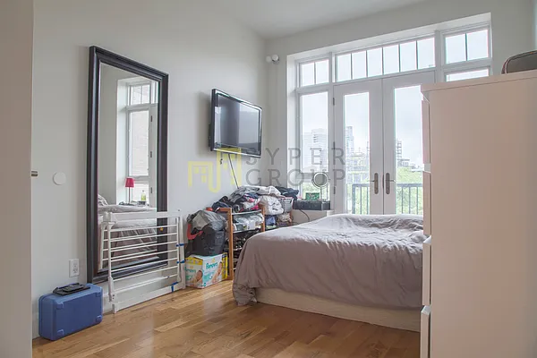 Rented by The Syper Group | media 10