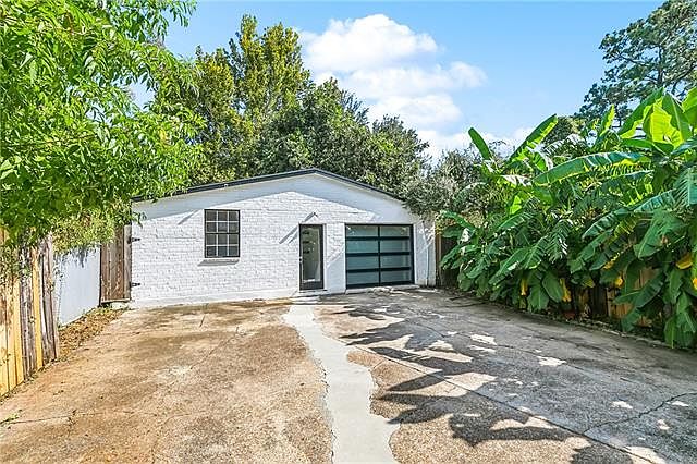 1st image of 4422 S Carrollton Ave #B