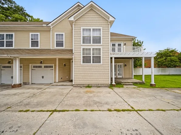 422 Fountain Dr, Virginia Beach, VA 23454