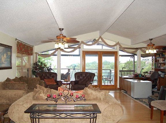 4th image of 204 Edge Hill Dr