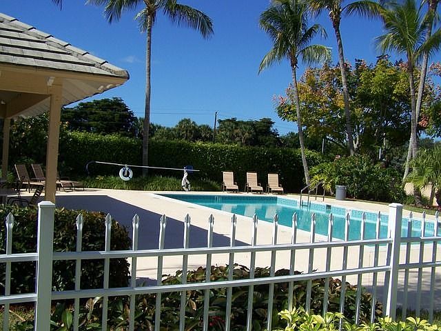 2nd image of 10070 Boca Ave S