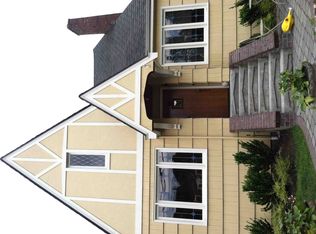 8040 19th Ave NE, Seattle, WA 98115