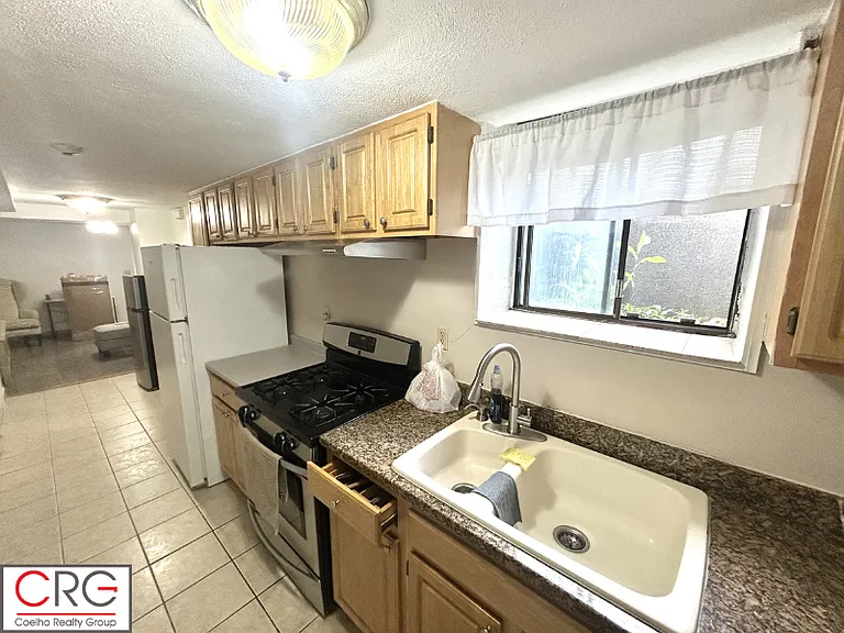 118-120 Cottage St #1B — Photo 16