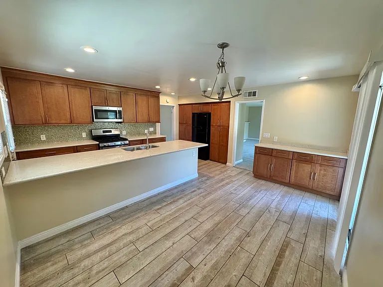 1209 N Riedel Ave — Photo 8