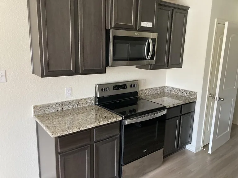8418 Hannah — Photo 12