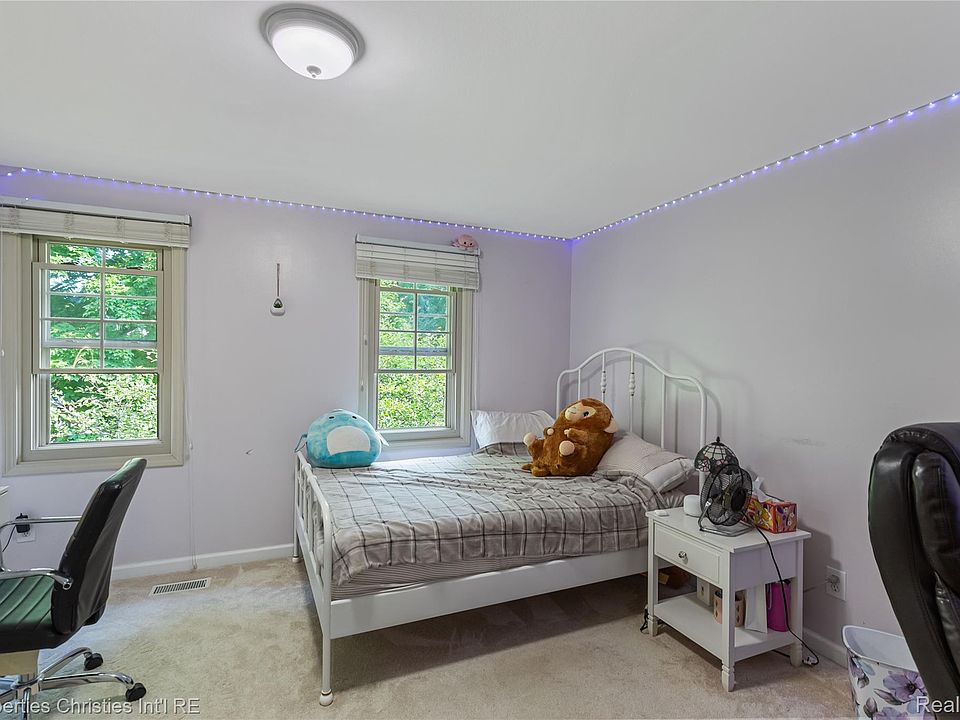 41101 Croydon Ct, photo 22