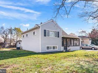 8 Matthews Rd, Newark, DE 19713