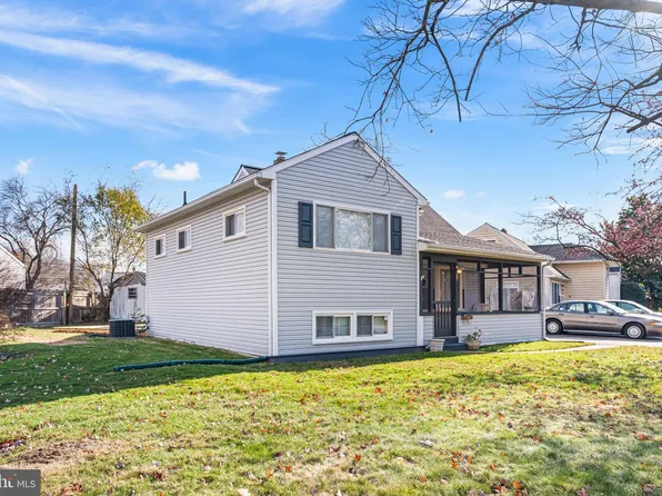 8 Matthews Rd, Newark, DE 19713