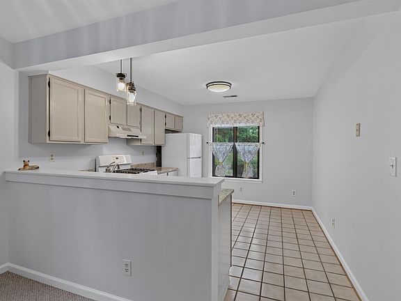 5th image of 598 Pebblecreek Ct