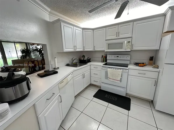 1750 NE 191st St APT 105-1, Miami, FL 33179