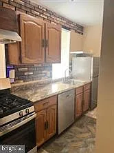 3 bed, 1.0 bath, $1,400 — Photo 3