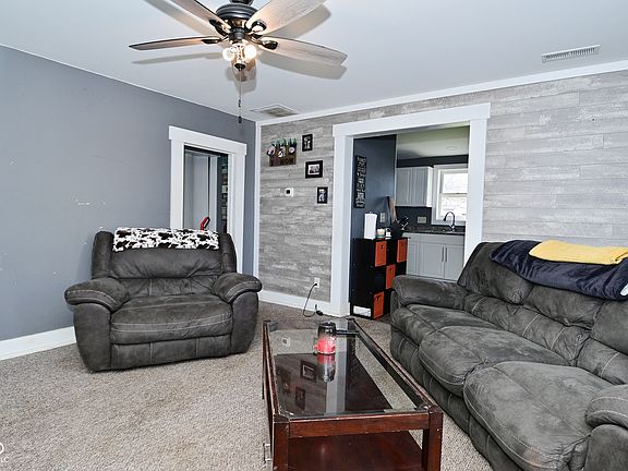 5th image of 205 E Main St