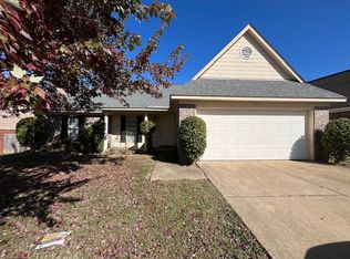 1816 Crescent Ln, Southaven, MS 38671