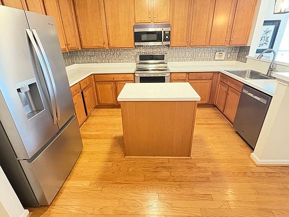 4th image of 108 White Cedar Ct