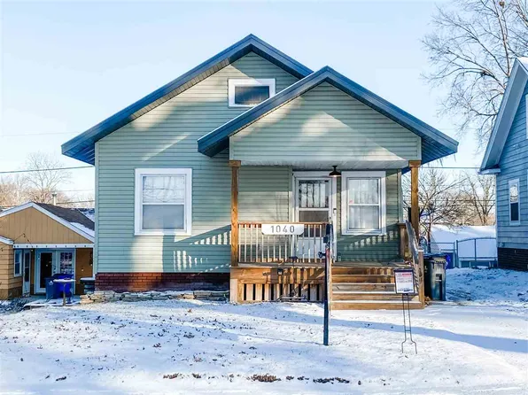 1040 Maplewood Dr NE, Cedar Rapids, IA 52402