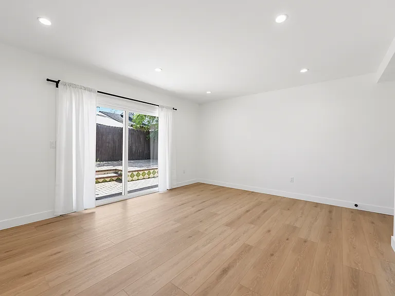 2817 Sycamore Ave — Photo 7