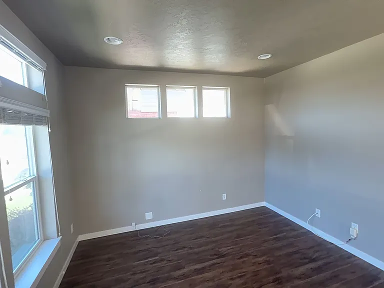 2988 NE Roxy Pl — Photo 5