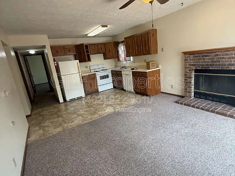 5840 S 52nd St #5 — Photo 2