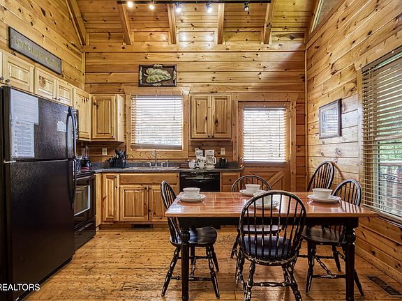 3rd image of 2251 Upper Middle Creek Rd #4