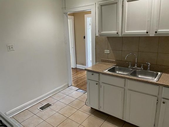 4th image of 7338 S Vernon Ave #1B