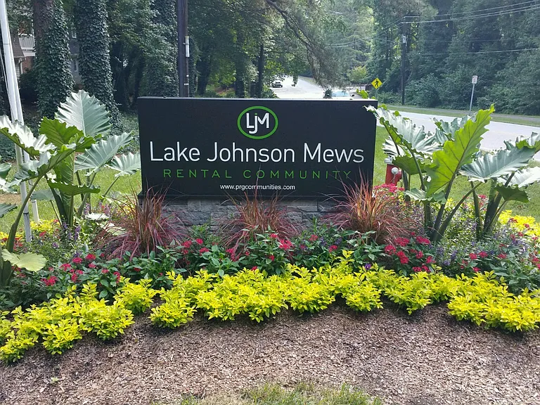 Lake Johnson Mews — Photo 15
