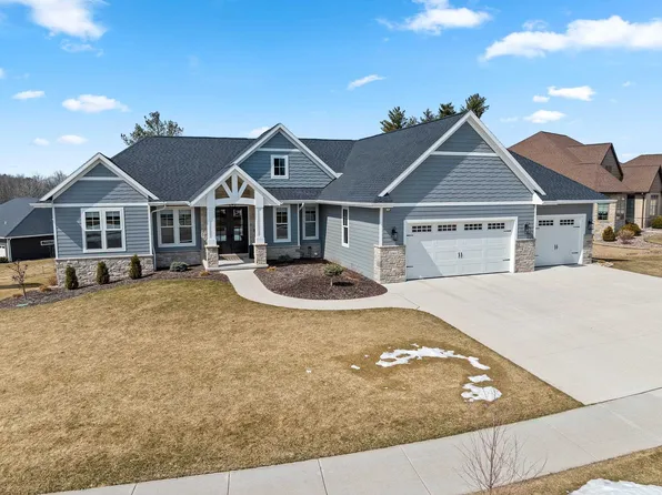 1361 Coral Reef Ln, Green Bay, WI 54313