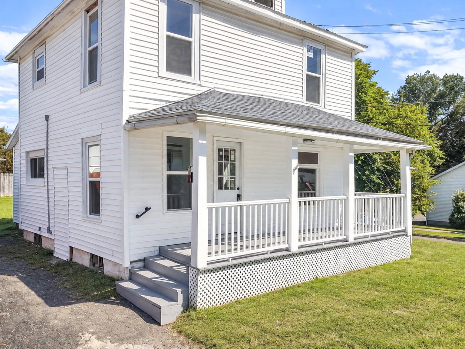 3 bed, 1.5 bath, 1100 sqft, $1,900 — Photo 2