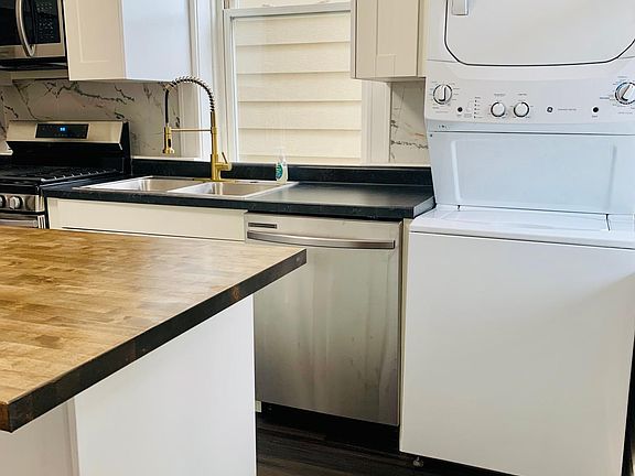 3rd image of 2637 W Walton St Floor 1
