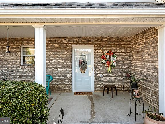4th image of 203 Crestwood Ln