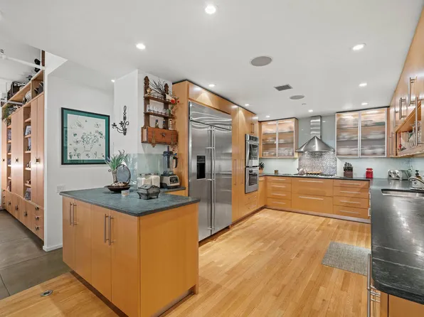 335 West 38th Street image 11 of 21