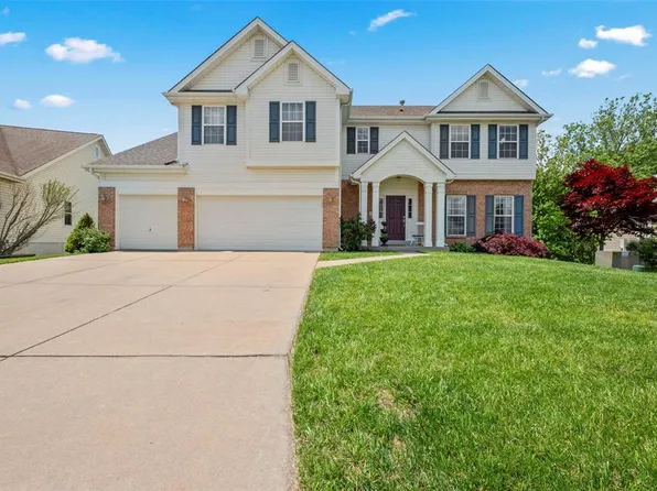 1150 Manor Cove Dr, Saint Charles, MO 63304