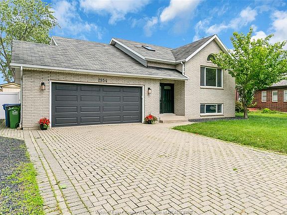 2nd image of 2854 Mangin Cres