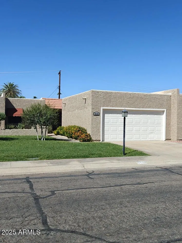 3 bed, 2.0 bath, 1431 sqft, $2,800 — Photo 2