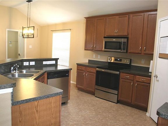 4th image of 11068 Larkin Dr