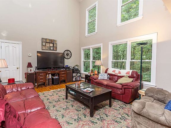 4th image of 132 Mill Stone Ln NE