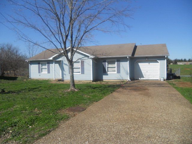 2nd image of 582 Foxfield Rd