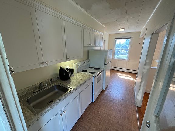 4th image of 203 Baldwin St #2